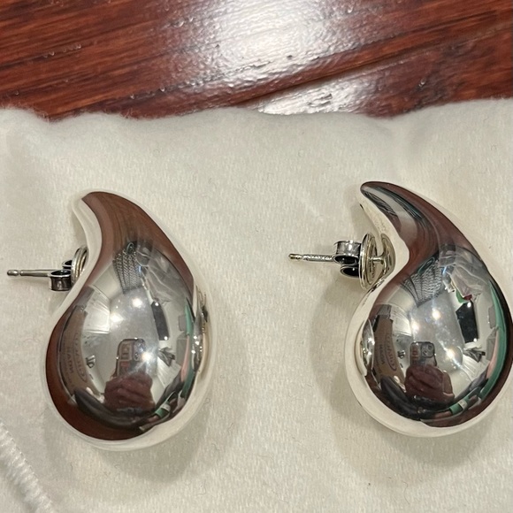 Authentic Bottega Veneta Small Drop Silver Earrings - Picture 6 of 8